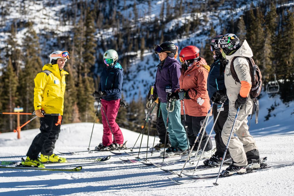 Ski instructor talking to group 